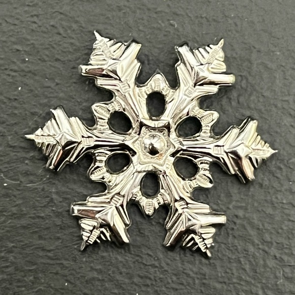 Gorham 1985 Sterling Snowflake Necklace Pendant - Picture 1 of 8